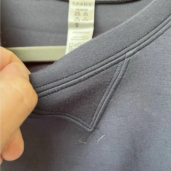 SPANX Air Essentials Dark Storm Blue Crewneck Sweatshirt sz M - Picture 6 of 7